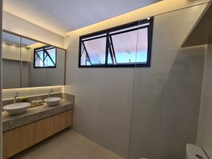 Banheiro-suite-prinicipal-scaled